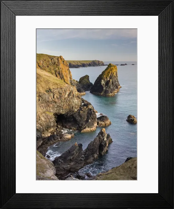 Framed Print : Dramatic Cornish coast at Kynance Cove, Lizard, Cornwall, England Framed Print : Dramatic Cornish coast at Kynance Cove, Lizard, Cornwall, England
