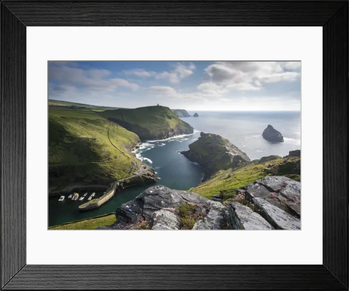 Framed Print : Dramatic North Cornish coastal scenery at Boscastle, Cornwall, England Framed Print : Dramatic North Cornish coastal scenery at Boscastle, Cornwall, England
