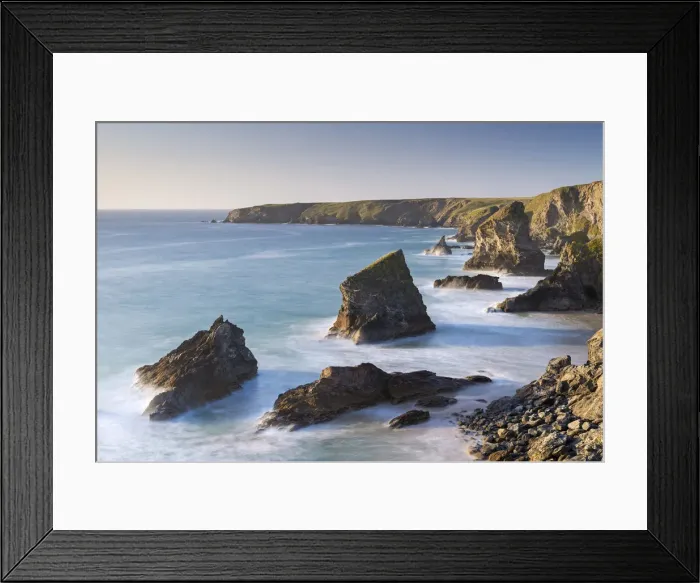 Framed Print : Dramatic coastal scenery at Bedruthan Steps on the North Cornish coast, Cornwall, England Framed Print : Dramatic coastal scenery at Bedruthan Steps on the North Cornish coast, Cornwall, England