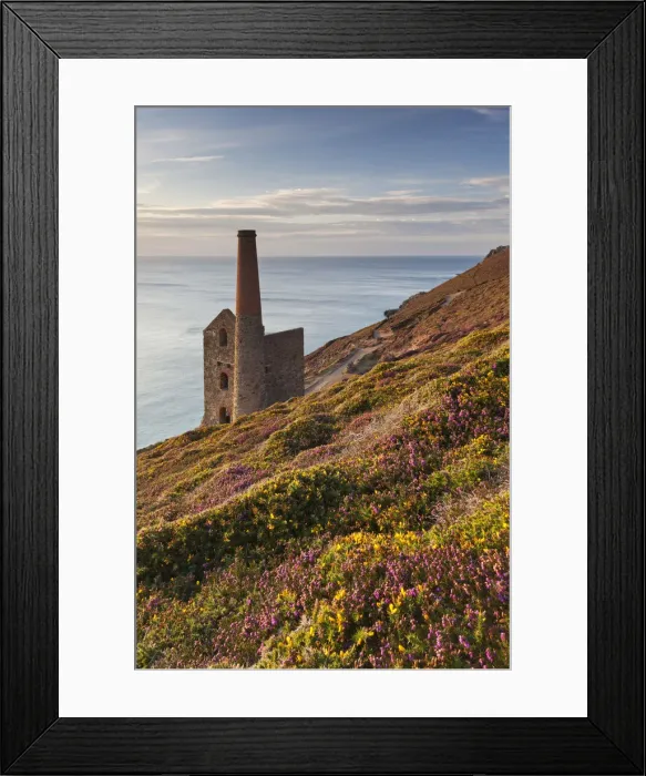 Framed Print : The abandoned Wheal Coates engine house on the Cornish cliff tops near St Agnes, Cornwall