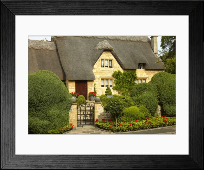 Framed Print : Thatched Cottage & Garden, Chipping Campden, Cotswolds, Gloucestershire, England Framed Print : Thatched Cottage & Garden, Chipping Campden, Cotswolds, Gloucestershire, England