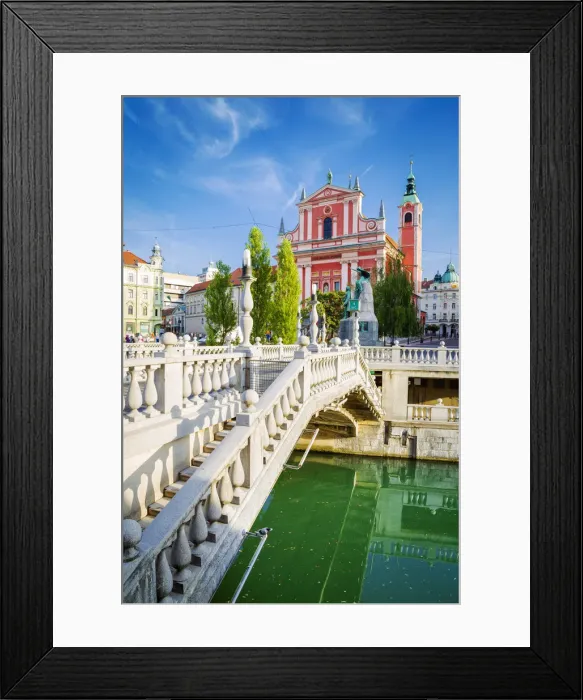 Framed Print : The old town of Ljubljana, with the Ljubljanica river, the Triple Bridge and the iconic Framed Print : The old town of Ljubljana, with the Ljubljanica river, the Triple Bridge and the iconic