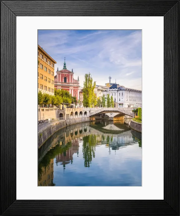 Framed Print : The old town of Ljubljana, with the Ljubljanica river, the Triple Bridge and the iconic Framed Print : The old town of Ljubljana, with the Ljubljanica river, the Triple Bridge and the iconic