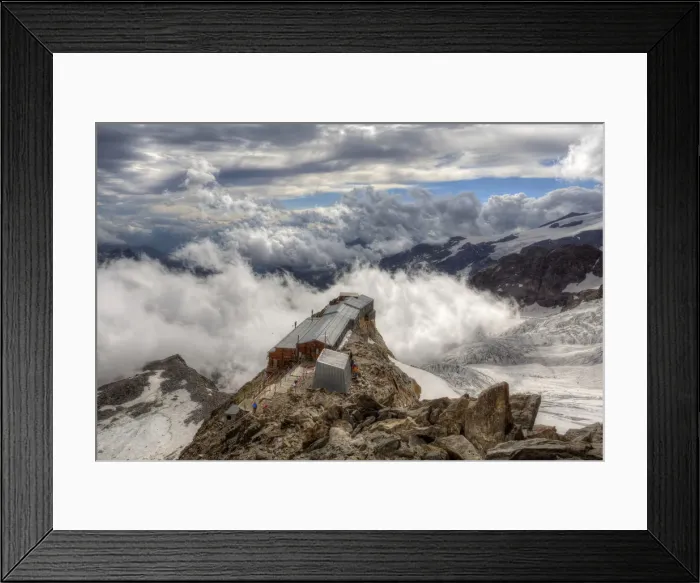 Framed Print : Rifugio Gnifetti on Monte Rosa, surrounded by the clouds, Valsesia, Vercelli, Piemonte Framed Print : Rifugio Gnifetti on Monte Rosa, surrounded by the clouds, Valsesia, Vercelli, Piemonte