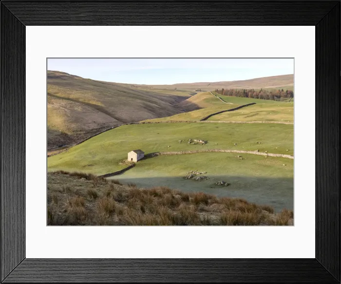 Framed Print : A stone barn in a valley near Arncliffe, Yorkshire Dales National Park, North Yorkshire Framed Print : A stone barn in a valley near Arncliffe, Yorkshire Dales National Park, North Yorkshire