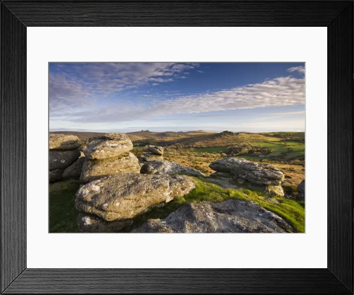 Framed Print : Granite outcrop at Hayne Down, looking over moorland towards Hound Tor and Haytor Framed Print : Granite outcrop at Hayne Down, looking over moorland towards Hound Tor and Haytor
