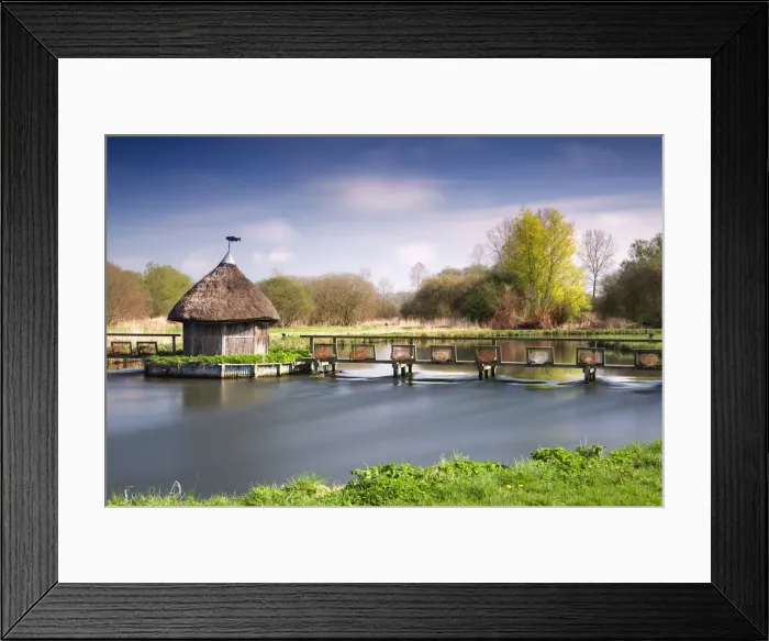 Framed Print : Thatched fishermans hut and eel traps spanning the River Test near Leckford Framed Print : Thatched fishermans hut and eel traps spanning the River Test near Leckford