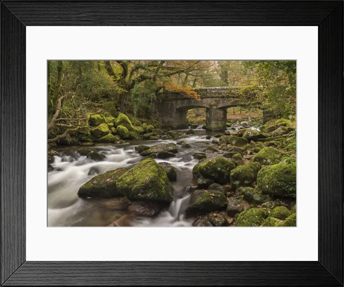 Framed Print : Stone bridge spanning the River Plym in Dartmoor National Park, Devon, England. Autumn