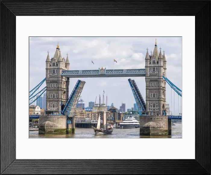 Framed Print : Tall Ship Oosterschelde passing through the Tower Bridge, London, England