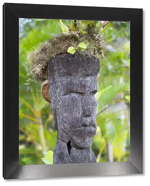 Carved statue in The Warwick Hotel, Coral Coast, Viti Levu, Fiji (PR)