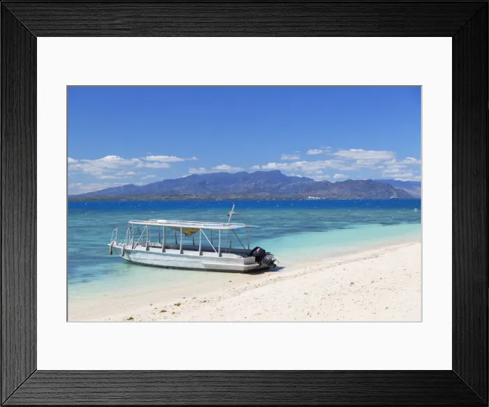Framed Print : Beach on Bounty Island with Viti Levu in background, Mamanuca Islands, Fiji Framed Print : Beach on Bounty Island with Viti Levu in background, Mamanuca Islands, Fiji