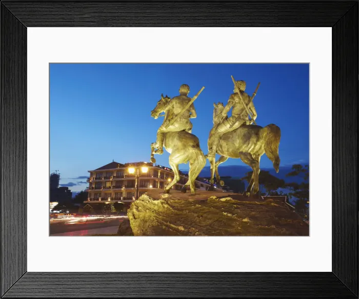 Framed Print : Statue along Sisowath Quay at dusk, Phnom Penh, Cambodia Framed Print : Statue along Sisowath Quay at dusk, Phnom Penh, Cambodia