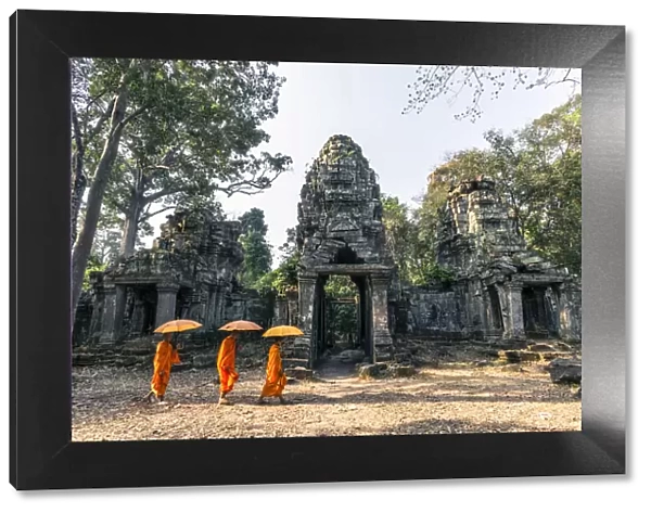 Cambodia, Siem Reap, Angkor Wat complex. Monks inside Preah Khan temple (MR)