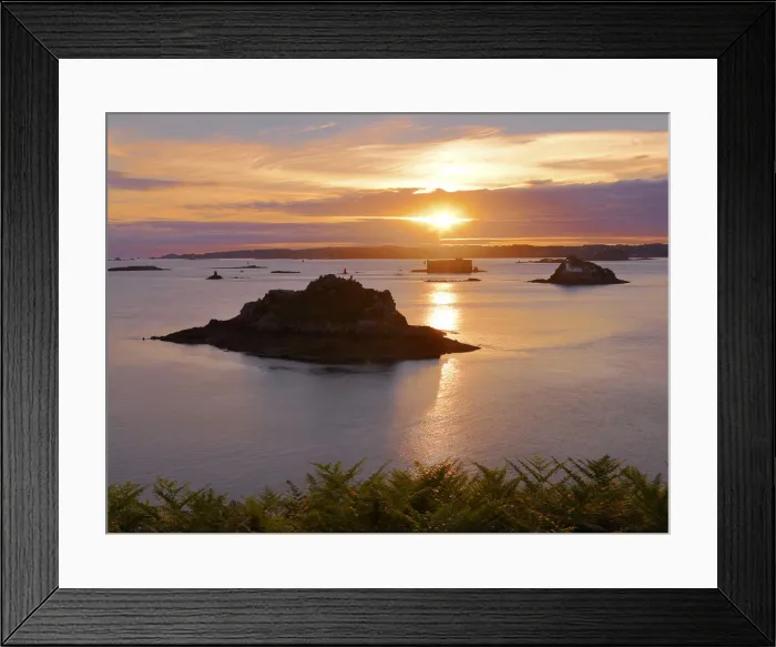 Framed Print : France, Finistere, Bay of Morlaix, Carantec, Louet island and lighthouse with chateau Framed Print : France, Finistere, Bay of Morlaix, Carantec, Louet island and lighthouse with chateau