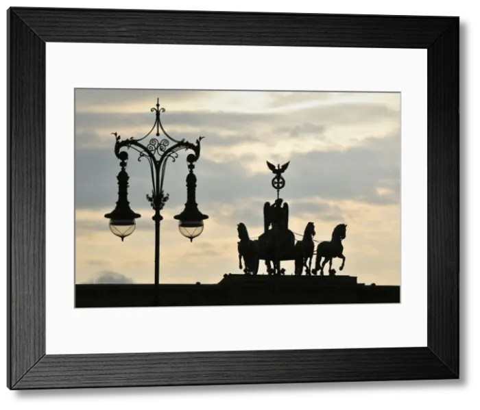 Framed Print : The Brandenburg Gate was commissioned by King Frederick William II of Prussia in 1788 Framed Print : The Brandenburg Gate was commissioned by King Frederick William II of Prussia in 1788