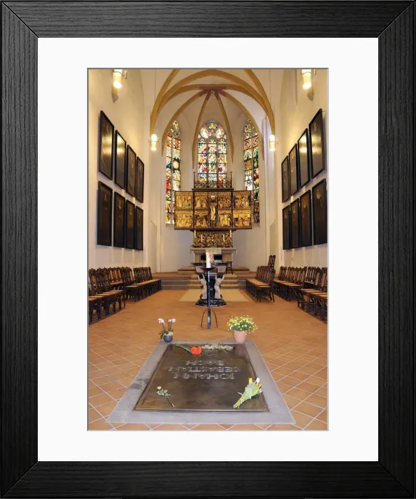 Framed Print : Johann Sebastian Bachs final resting place inside Thomaskirche. Leipzig, Germany