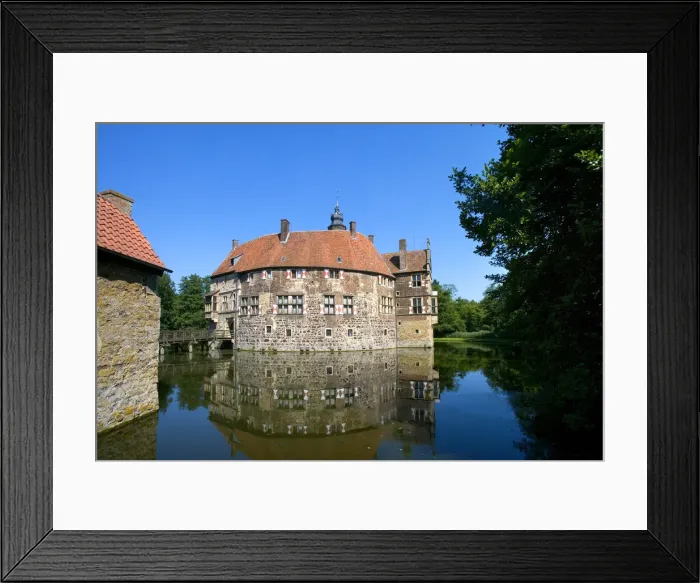 Framed Print : Moated Castle, Vischering, Muensterland, North Rhine Westphalia, Germany Framed Print : Moated Castle, Vischering, Muensterland, North Rhine Westphalia, Germany