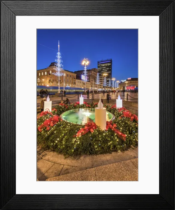 Framed Print : Fountain adorned with Christmas decorations in Ban Jelacic Square, Zagreb, Croatia