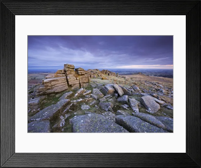 Framed Print : Belstone Tor on a frosty winter morning, Dartmoor National Park, Devon, England. Winter