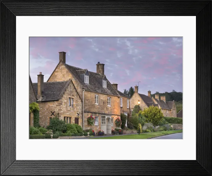 Framed Print : Pretty houses in the picturesque Cotswolds village of Broadway, Worcestershire, England Framed Print : Pretty houses in the picturesque Cotswolds village of Broadway, Worcestershire, England