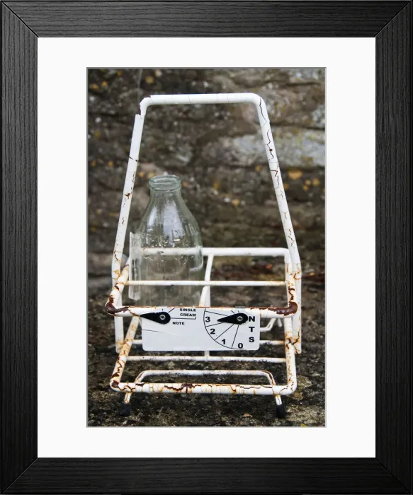 Framed Print : Traditional glass milk bottle in a vintage carrier, Cotswolds, Oxfordshire, UK Framed Print : Traditional glass milk bottle in a vintage carrier, Cotswolds, Oxfordshire, UK
