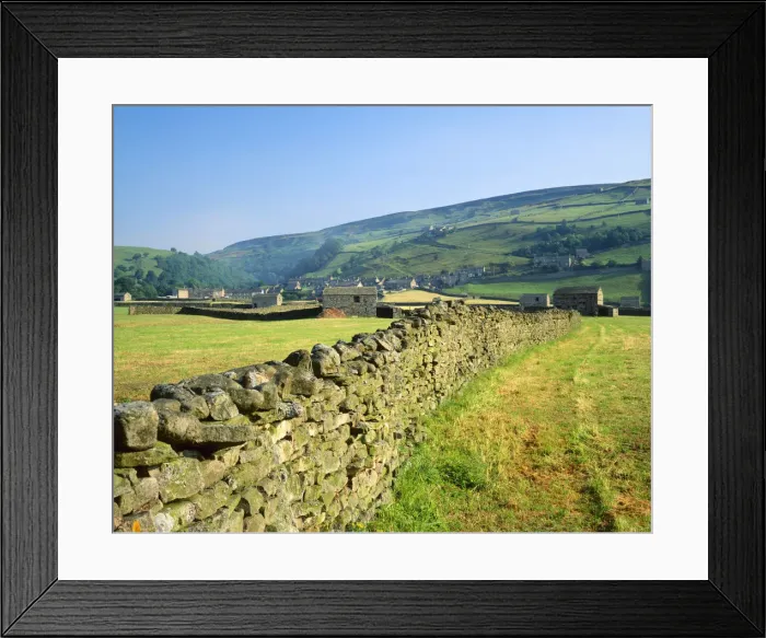 Framed Print : Stone Wall Leading to Gunnerside, Swaledale, North Yorkshire, England Framed Print : Stone Wall Leading to Gunnerside, Swaledale, North Yorkshire, England