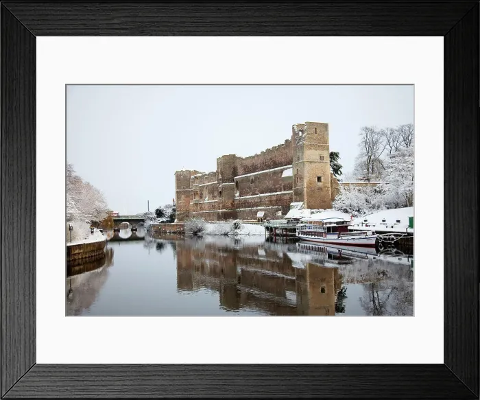 Framed Print : Newark, UK. The castle on the bank of the river trent in winter Framed Print : Newark, UK. The castle on the bank of the river trent in winter