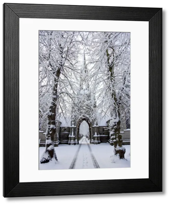 Framed Print : Newark, UK. The victorian gothic lychgate at Newark cemetery Framed Print : Newark, UK. The victorian gothic lychgate at Newark cemetery