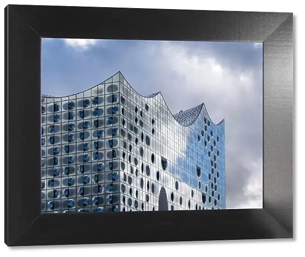 Germany, Hamburg, HafenCity. Glass facade of the Elbphilharmonie (Elbe Philharmonic