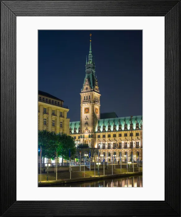 Framed Print : Hamburg Rathaus (City Hall) on Rathausmarkt at night, Altstadt, Hamburg, Germany Framed Print : Hamburg Rathaus (City Hall) on Rathausmarkt at night, Altstadt, Hamburg, Germany