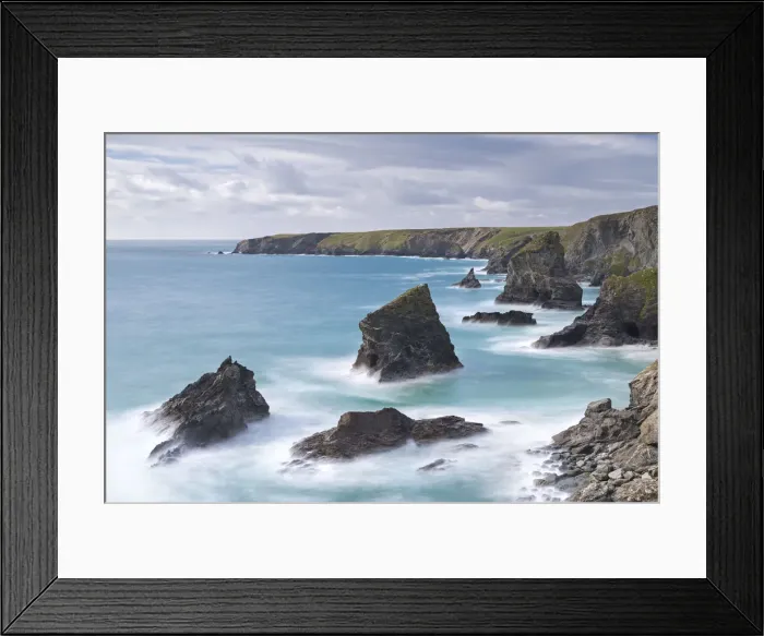 Framed Print : Dramatic Cornish coastline at Bedruthan Steps, Cornwall, England. Spring (May) 2015