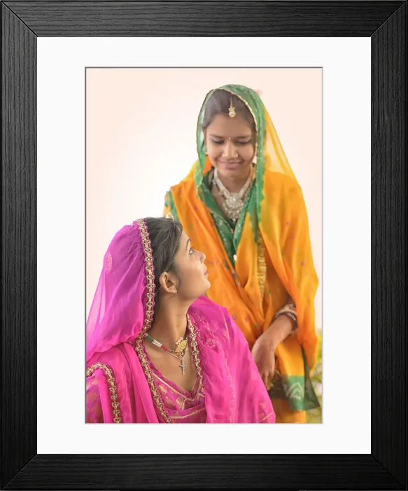 Framed Print : Indian girls in traditional dress, Udaipur, Rajasthan, India, Asia MR