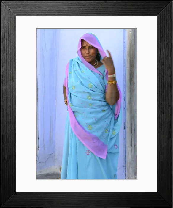 Framed Print : Woman in brightly coloured sari in the Village of Pachewar, Rajasthan, India, Asia Framed Print : Woman in brightly coloured sari in the Village of Pachewar, Rajasthan, India, Asia