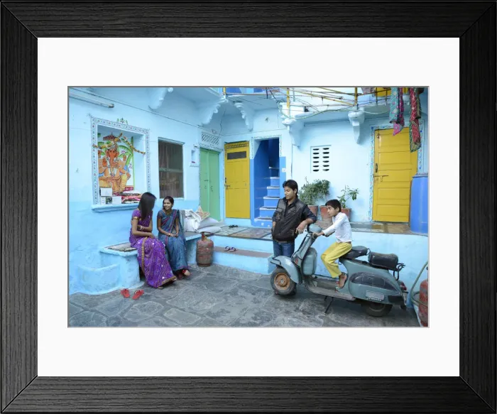 Framed Print : Group of young people relaxing in a courtyard in Udaipur, Rajasthan, India, Asia MR Framed Print : Group of young people relaxing in a courtyard in Udaipur, Rajasthan, India, Asia MR