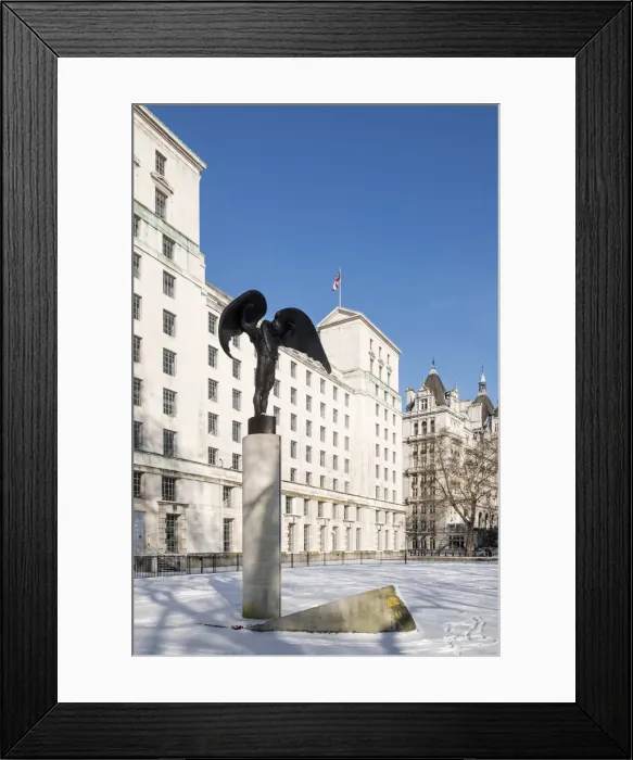 Framed Print : United Kingdom, England, London, Victoria Embankment, Victoria Embankment Gardens Framed Print : United Kingdom, England, London, Victoria Embankment, Victoria Embankment Gardens
