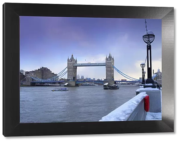 United Kingdom, England, London, Tower Bridge in the snow