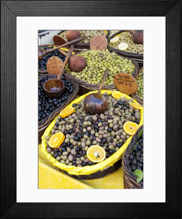 Framed Print : Olives for sale in the market in St Remy, Provence, France Framed Print : Olives for sale in the market in St Remy, Provence, France