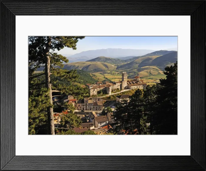 Framed Print : Castel del Monte, Abruzze, Italy Framed Print : Castel del Monte, Abruzze, Italy