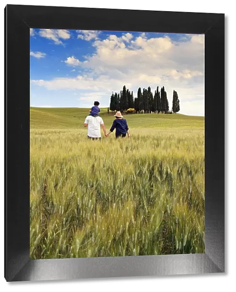 Italy, Tuscany, Siena district, Orcia Valley, Family takes a walk in the countryside