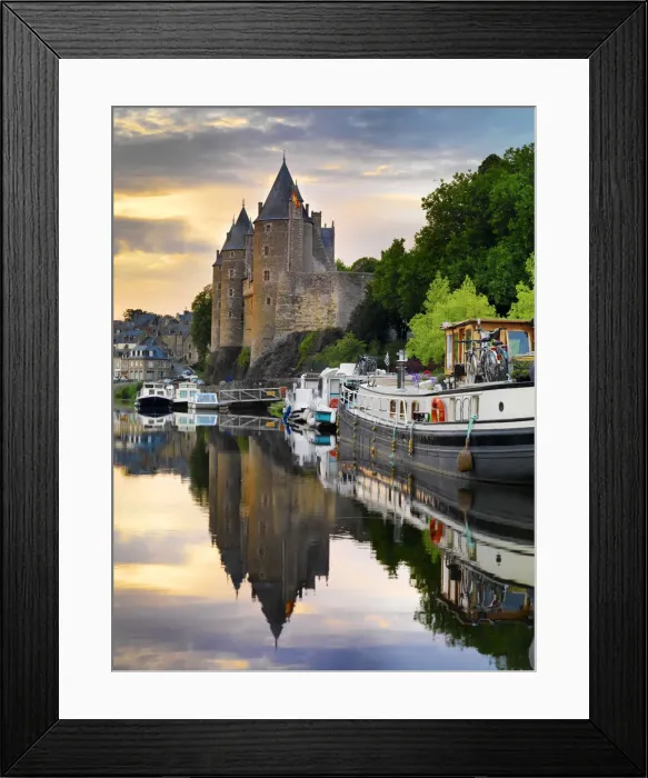 Framed Print : France, Brittany, Morbihan, Josselin, Chateau de Rohan castle on the Oust River at dusk Framed Print : France, Brittany, Morbihan, Josselin, Chateau de Rohan castle on the Oust River at dusk