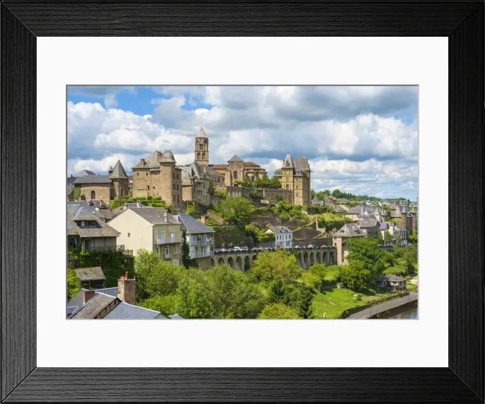 Framed Print : Abbey town of Uzerche on the Vezere River, Correze, Limousin Framed Print : Abbey town of Uzerche on the Vezere River, Correze, Limousin