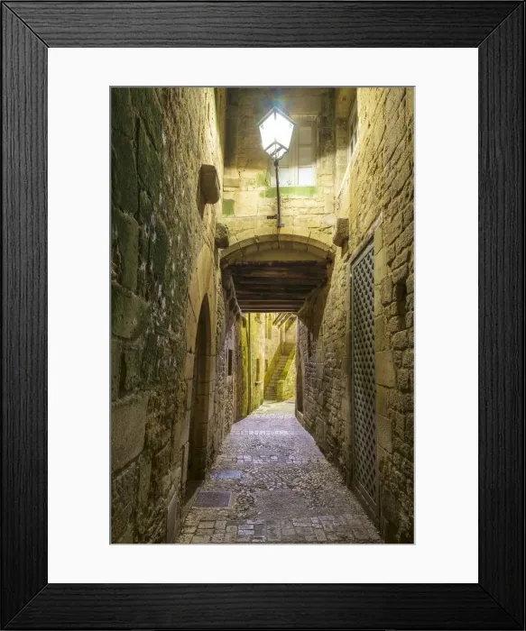 Framed Print : Small alleyway on Rue de la Liberta at night, Sarlat-la-Cana da, Dordogne Department