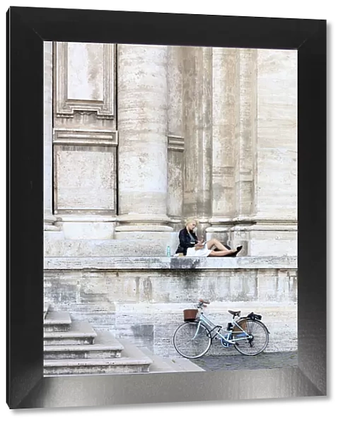 Italy, Rome, girl painting at Roman Forum