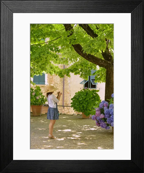 Framed Print : Europe, Italy, Toscana, Tuscany, Montalcino, tourist with hat under tree Framed Print : Europe, Italy, Toscana, Tuscany, Montalcino, tourist with hat under tree