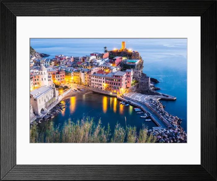 Framed Print : Vernazza, Cinque Terre, Liguria, Italy. Sunset over the town, view from a vantage point