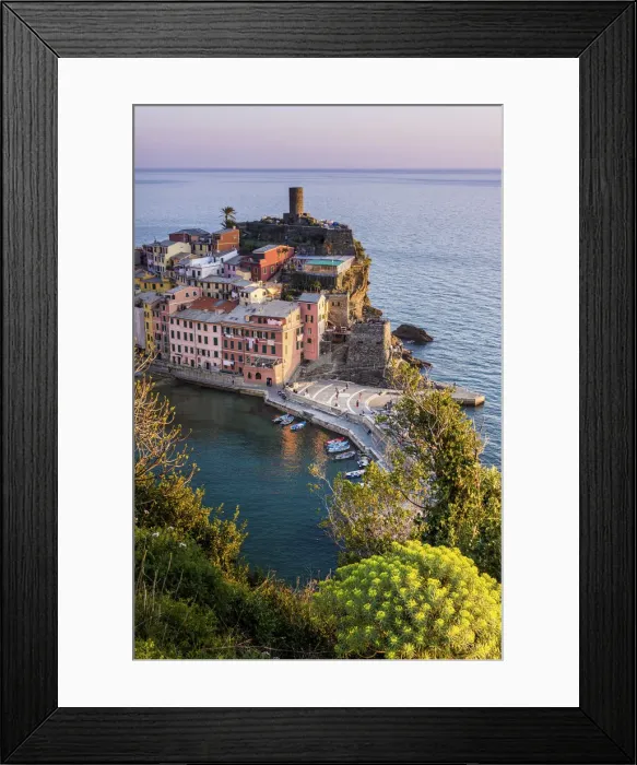Framed Print : Sunset over Vernazza, wonderful town in the Cinque Terre National Park, Italy Framed Print : Sunset over Vernazza, wonderful town in the Cinque Terre National Park, Italy