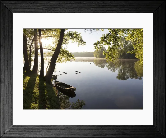 Framed Print : Wooden fishing boats moored up on the dordogne river near Vayrac, Lot, Midi-Pyrenees