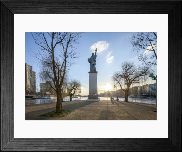 Framed Print : Statue of Liberty replica, Ile aux Cygnes, Paris, France