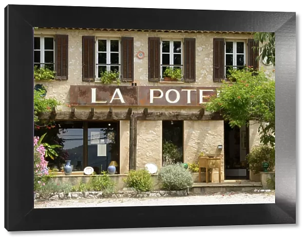 Pottery shop in Villecroze, Provence France, Europe