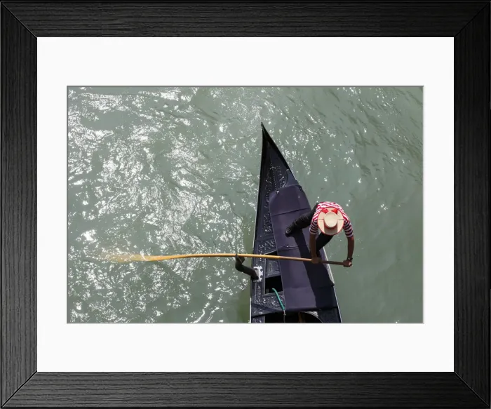 Framed Print : Gondola passes a bridge on the Grand Canal, Venice, Veneto, Italia, Europe